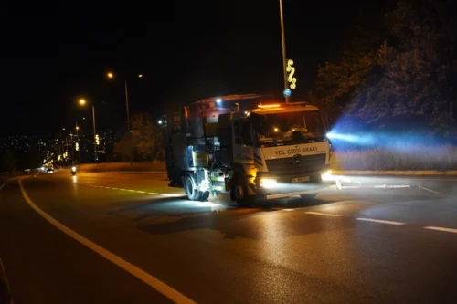 Kocaeli Büyükşehir İzmit’te 9 Bin Metrekare Yol Çizgisini Yeniledi: Sürüş Güvenliği Artırıldı