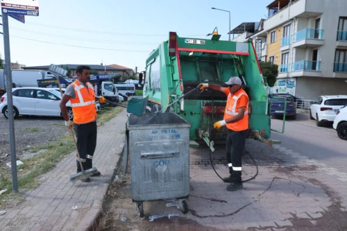 Darıca Sırasöğütler Mahallesi’nde Kapsamlı Yaz Temizliği ve Çevre Düzenleme Çalışmaları