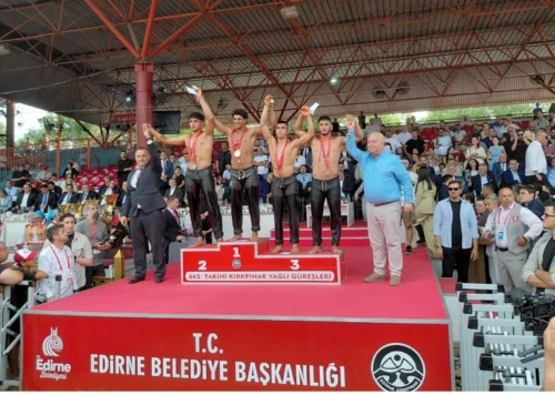 Kırkpınar Yağlı Güreşleri’nde İzmitli Pehlivanlardan Büyük Başarı: Muhammet Özer Üçüncü Oldu