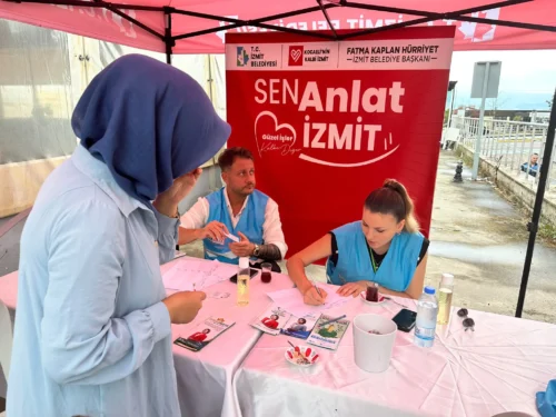 İzmit Belediyesi “Sen Anlat İzmit” ile Ayazma Pazarı’nda Vatandaşları Dinledi