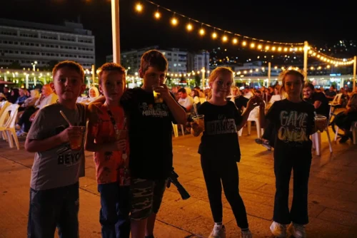 Kocaeli Milli İrade Meydanı’nda Yaz Neşesi Başladı: Türküler ve Yeşilçam Coşkusu