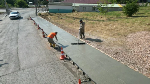 İzmit Belediyesi Gündoğdu Çavdar Sokak’a Yeni Beton Kaldırım