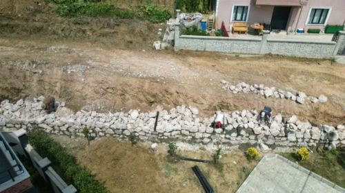 İzmit Belediyesi Kabaoğlu’nda Güvenli Taş Duvar Projesi Başlattı
