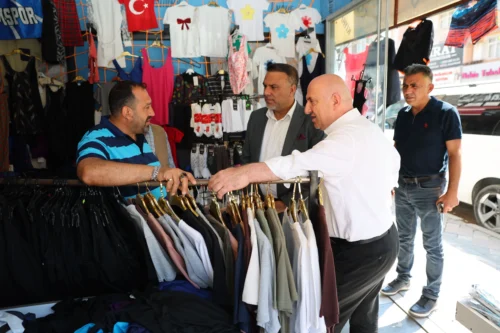 Darıca Belediye Başkanı Muzaffer Bıyık, Esnaf ve Vatandaşlarla Sokak Sokak Buluştu