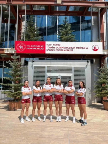 Körfez Gençlerbirliği’nin 6 Kadın Ragbi Sporcusu Avrupa Şampiyonası’nda Milli Formada