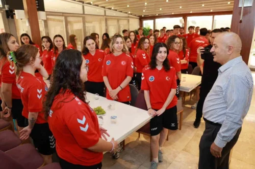 Gebze Sualtı Hokeyi Dünya Şampiyonası: Başkan Büyükgöz’den Milli Takıma Moral Ziyareti