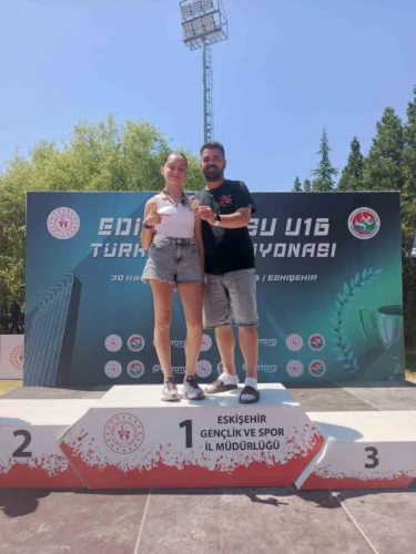 Kocaeli’den Alya Gül Keskin, 3000 Metre Yürüyüş U16 Türkiye Şampiyonu Oldu