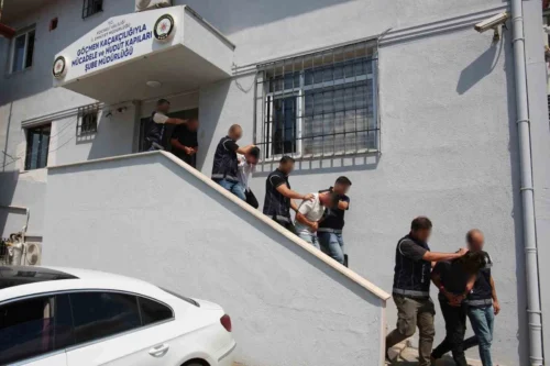 Kocaeli Merkezli 3 İlde Düzensiz Göçmen Kaçakçılığı Operasyonu: 9 Tutuklama