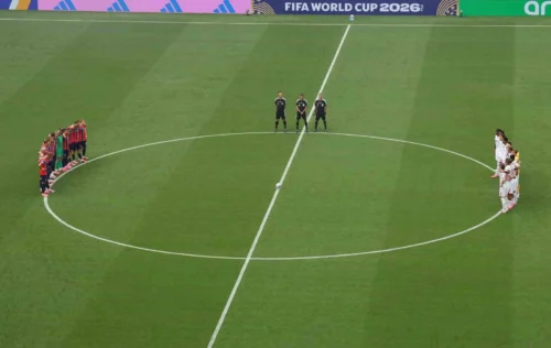 2026 Dünya Kupası’nda Güney Afrikalı Futbolcu Jayden Adams İçin Saygı Duruşu