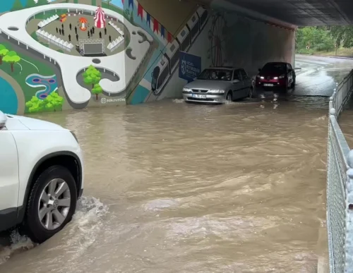 Kocaeli İzmit’te Sağanak Alt Geçidi Suyla Doldurdu: Trafik Aksadı