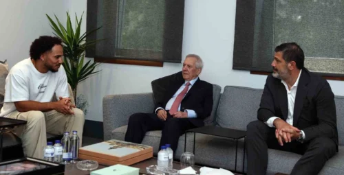 Aziz Yıldırım, Fenerbahçe’nin Yeni Transferi Shane Larkin’i Ağırladı
