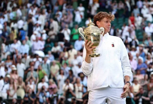 Jannik Sinner, Wimbledon Tek Erkeklerde Zverev’i Yendi: Üst Üste İkinci & 5. Grand Slam Şampiyonu!