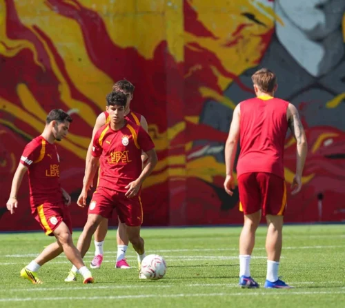 Galatasaray Sezon Hazırlıkları Devam Ediyor: Ümraniyespor Maçı Öncesi Yoğun Antrenman