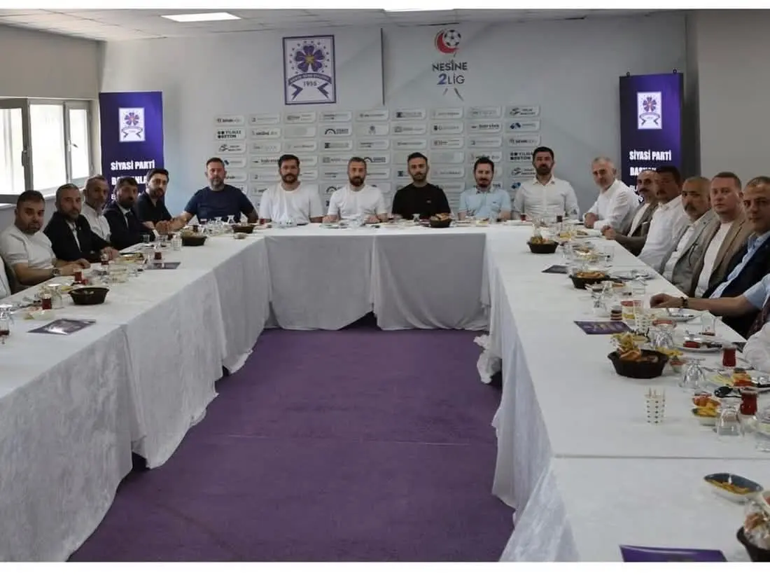 Yeniden Refah’tan Gebzespor’a Tam Destek: "Maddi ve Manevi Her Daim Yanındayız!" Yeniden Refah’tan Gebzespor’a Tam Destek: "Maddi ve Manevi Her Daim Yanındayız!"