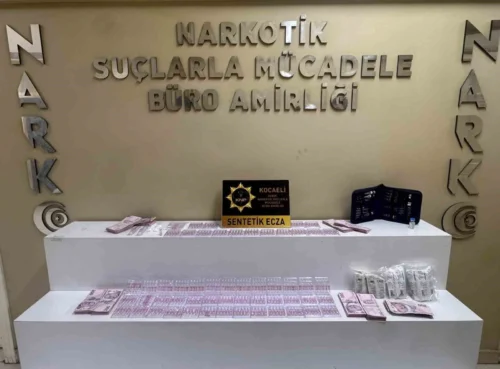 Kocaeli Narkotik Operasyonunda 5 Tutuklama: Sentetik Ecza ve 146 Bin TL Ele Geçirildi