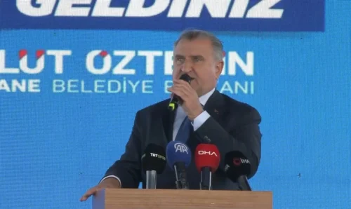 Bakan Bak Kağıthane’de Açıkladı: “Yüzme Bilmeyen Kalmasın” 12 Milyon Çocuğa Ulaştı, 700 Havuz Tamamlandı
