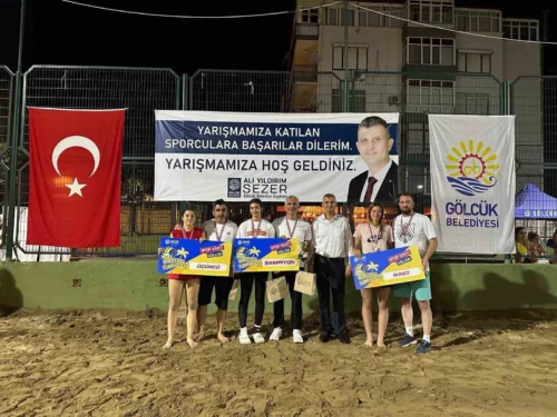 Gölcük Plaj Voleybolu Turnuvası Sona Erdi: 304 Minik Sporcu Kıyasıya Yarıştı