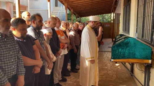 Derince’de İskeleden Düşen İnşaat İşçisi Atilla Öztürk Son Yolculuğuna Uğurlandı