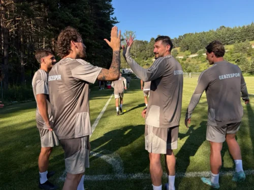 GEBZESPOR YENİ SEZON HAZIRLIKLARINA BOLU’DA BAŞLADI
 MENEKŞE TOPBAŞI YAPTI