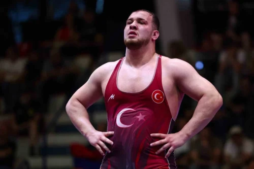 Hakan Büyükçıngıl Akdeniz Oyunları 125 Kilo Güreşte Altın Madalya Kazandı