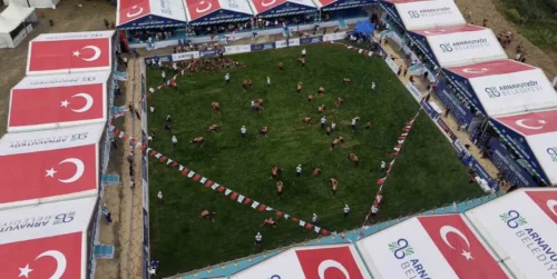 Arnavutköy 11. Geleneksel Yağlı Güreşleri Dursunköy’de Nefes Kesen Mücadelelere Sahne Oldu