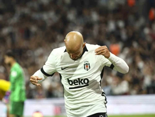 Beşiktaş – Eyüpspor Maçı İlk Yarı Sonucu: Cerny Golüyle Kartal 1-0 Önde!