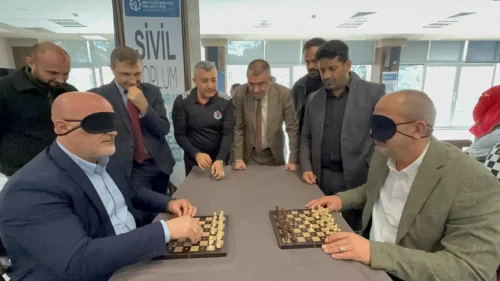 Görme Engelli Gençler Darıca’da Satrançla Dünyaya Açıldı