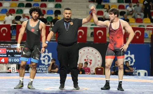 Kağıtspor Güreşçileri, Uluslararası Turnuva İlk Gününde 2 Bronz Madalya Kazandı