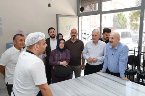 Gebze Belediye Başkanı Büyükgöz, Şehit Yılmaz Argon Caddesi’nde Esnaf ve Vatandaşlarla Buluştu
