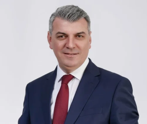 İzmit Belediyesi’nde Yeni Başkan Yardımcıları Göreve Başladı: Hamit İlker Ulusoy ve Saziye Marul