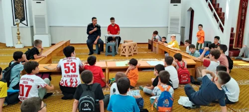 Kocaeli Büyükşehir İtfaiyesi Çocuklara Yangın ve Afet Eğitimi Veriyor
