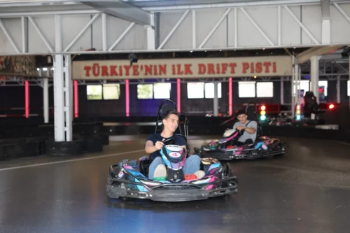 Darıca Belediyesi’nden Gençlere Özel Adrenalin Dolu Go-Kart Etkinliği