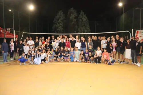 İzmit Fevzi Çakmak Mahallesi Voleybol Turnuvası Sona Erdi: Şampiyon Belli Oldu