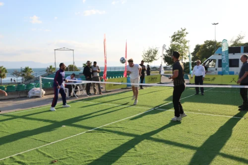 Darıca Ayak Tenisi Turnuvası Başladı: Başkan Muzaffer Bıyık Gençlerle Sahada