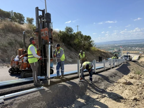 Kocaeli Büyükşehir’den 8 Bin 250 Metre Yeni Otokorkuluk: Yol Güvenliği Artıyor
