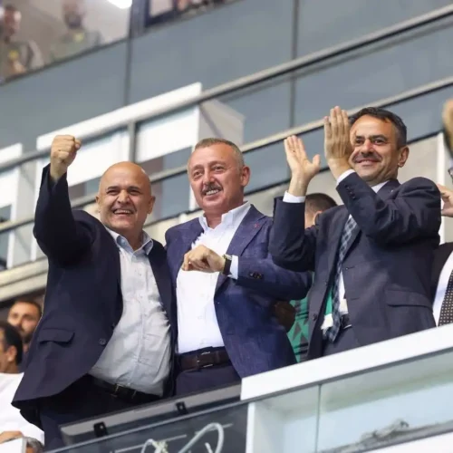 Büyükakın’dan Kocaelispor’a Süper Lig Desteği: “Daha İyi Olacağız”