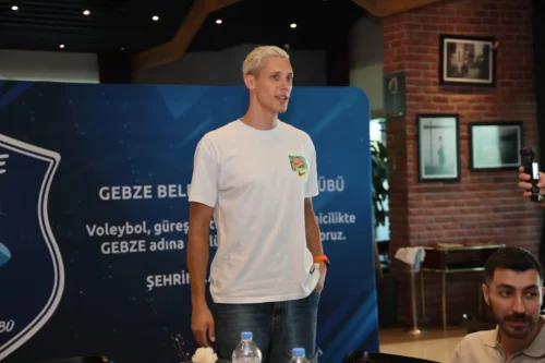 Başkan Büyükgöz’den Gebze Efeler Ligi Voleybol Takımına Yeni Sezon Desteği