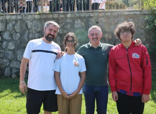 Kocaeli Büyükşehir Başkanı Büyükakın, Başarılı Öğrenci ve Sporcularla Kumcağız Kampında Buluştu