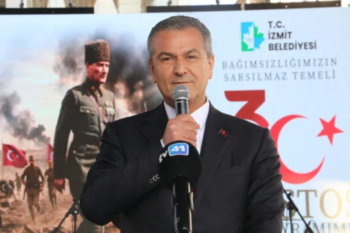 İzmit’te 30 Ağustos Zafer Bayramı Coşkusu: 104. Yıl Etkinlikleri ve Konser Detayları