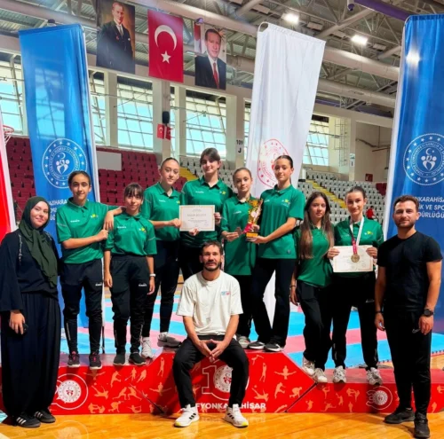 Kocaeli Kız Karate Takımı ANALİG Türkiye Üçüncüsü, Elif Ecrin Baharoğlu Bronz Madalya Kazandı