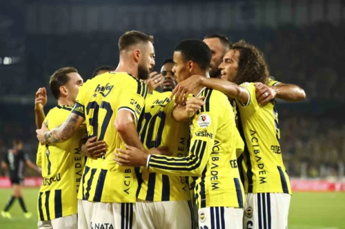 Trendyol Süper Lig: Fenerbahçe, Konyaspor’u 4-2 Mağlup Etti, İlk Galibiyetini Aldı