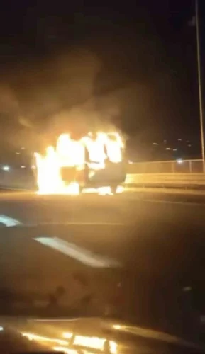 TEM Otoyolu Kocaeli’de Minibüs Alev Alev Yandı: Korku Dolu Anlar Kamerada