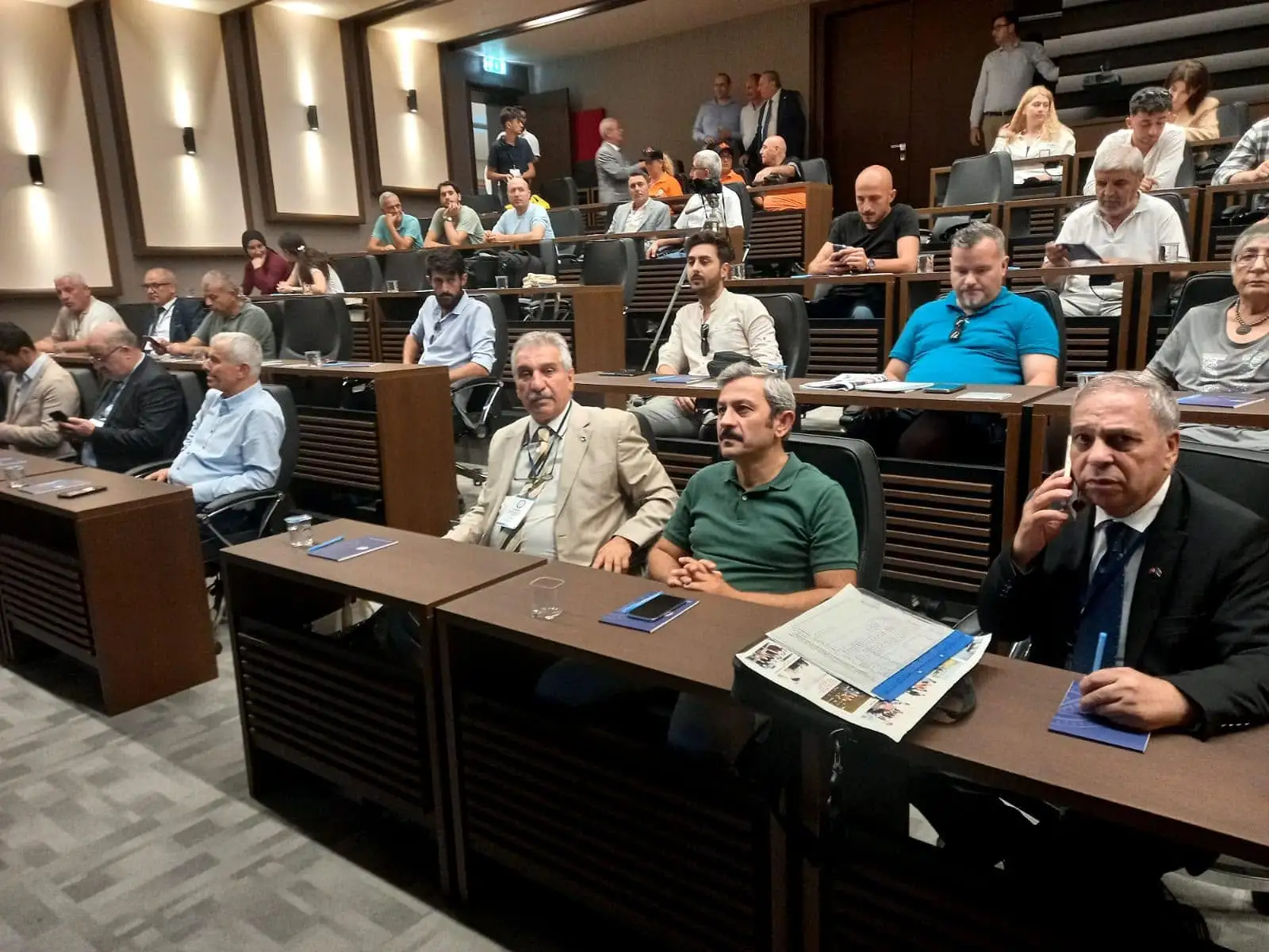 YALOVA DA DÜZENLENEN DEPREM GERÇEĞİ PANELİN DE FOTOĞRAF SERGİSİ DEPREMLER TARİHİ BELGESEL GÖSTERİMİ BÜYÜK İLGİ GÖRDÜ YALOVA DA DÜZENLENEN DEPREM GERÇEĞİ PANELİN DE FOTOĞRAF SERGİSİ DEPREMLER TARİHİ BELGESEL GÖSTERİMİ BÜYÜK İLGİ GÖRDÜ