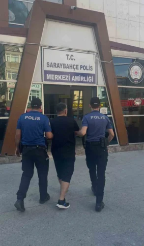 Kocaeli İzmit’te Polis Kovalamacası! 4 Yıl Hapis Cezalı Firari Yakalandı, 200 Bin TL Ceza Kesildi
