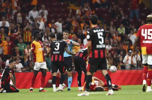 Süper Lig 2026-2027 Sezonunun İlk Kırmızı Kartı Galatasaray-Çorum FK Maçında Çıktı: Kyziridis İhraç Oldu