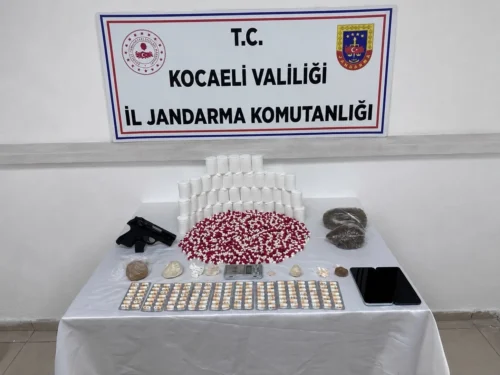 Kocaeli Jandarma’dan Dev Narkotik Operasyonu: Sokak Satıcısı Yüklü Uyuşturucuyla Gözaltında