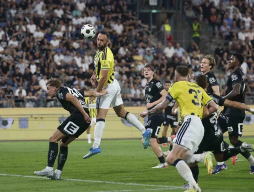 Fenerbahçe, Sturm Graz’ı Devirip Şampiyonlar Ligi Play-off Turuna Yükseldi!