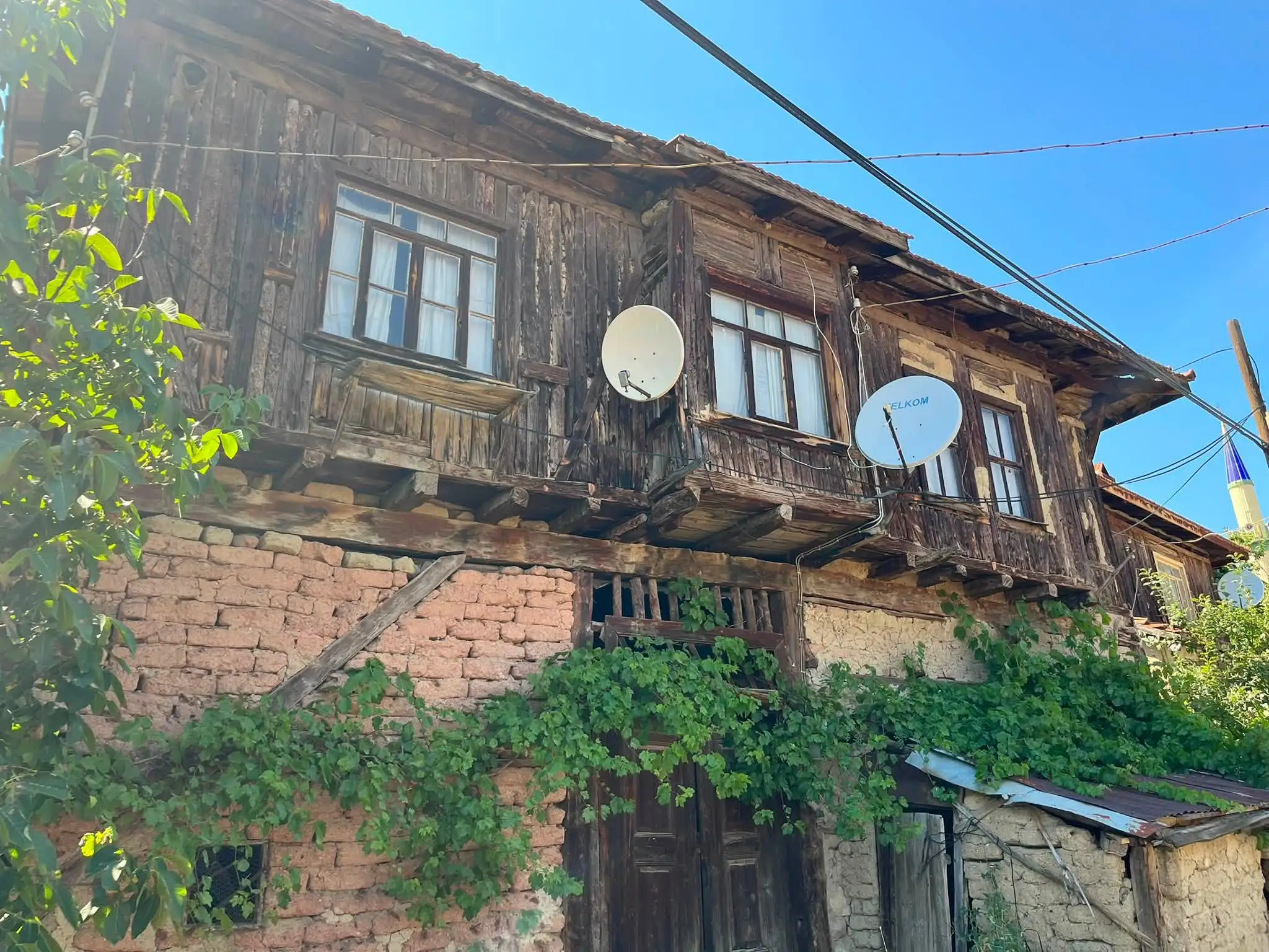 ANADOLUDA KÖYLER VE KÖY EVLERİNDE TARİHİ TANIKLIK EDEN SİYAH BEYAZ FOTOĞRAFLAR BELGESEL TADINDA CANLI YAYINDA ANADOLUDA KÖYLER VE KÖY EVLERİNDE TARİHİ TANIKLIK EDEN SİYAH BEYAZ FOTOĞRAFLAR BELGESEL TADINDA CANLI YAYINDA