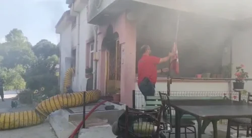 Kocaeli Kartepe Ev Yangınında Türk Bayrağı Kurtarıldı, Ev Sahipleri Güvende