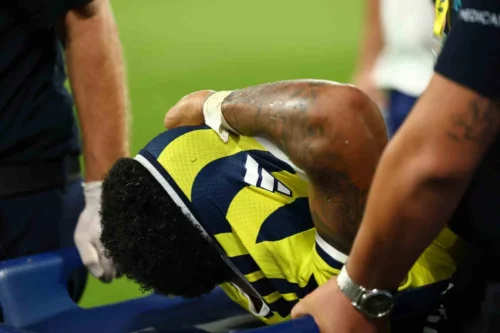 Fenerbahçe’de Jayden Oosterwolde Sturm Graz Maçında Sakatlandı